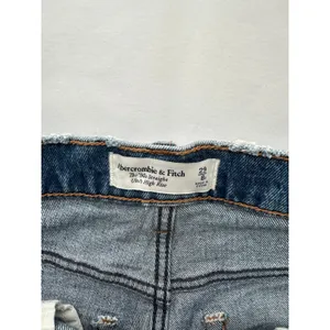 Abercrombie & Fitch The 90's Straight Ultra High Rise Jeans Size 29/8 thumbnail 4