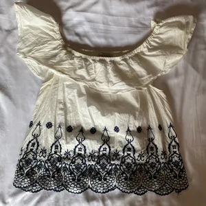 Haute Monde Embroidered Cream and Black Off-Shoulder Top size L thumbnail 1
