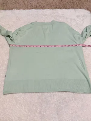 5/$30 🎈 Gap medium mint green v neck sweater thumbnail 5