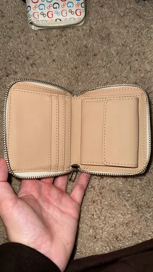Guess Wallet thumbnail 4