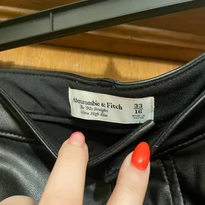 Abercrombie and Fitch Vegan Leather 90s Straight Pant thumbnail 8