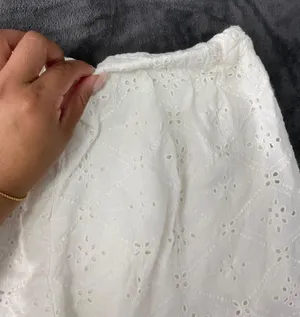 Hollister Eyelet Creme Shorts thumbnail 8