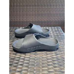 Oofos sandals womens size 9 Black thumbnail 3