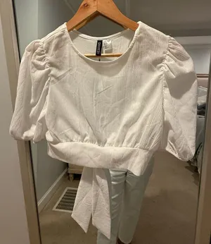 Divided H&M White Puff Sleeve Tie Back Crop Top thumbnail 1