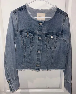 Lucky Brand collarless cropped denim jacket- small - women’s thumbnail 1