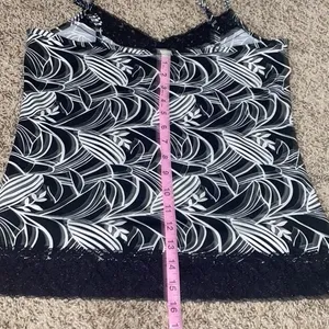 5/$30 🎈 GNW women’s medium‎ floral camisole thumbnail 3