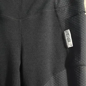 Gymshark Black Leggings Sleek Athletic Wear thumbnail 5