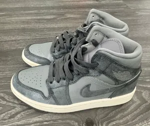 Nike Womens Sz 5 Air Jordan 1 Mid SE Gray Distressed Smoke NO BOX thumbnail 1