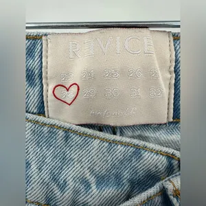Revice Women's Light Wash‎ Blue Straight Leg Asymmetrical Waist Size 28 thumbnail 3