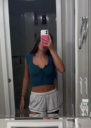Super cute Green Top Size XS thumbnail 1