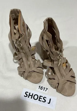 Woman’s Charlotte Russe Gladiater Strappy Ankle Sandal Tan Faux Suede 7 thumbnail 1