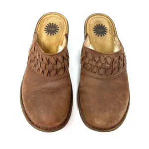 UGG Size 9 Brown Leather Clog‎ Sherpa Lined Slip On Porch Shoes Garden thumbnail 2