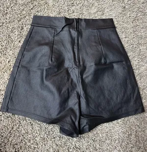 Windsor Black Leather Shorts thumbnail 1