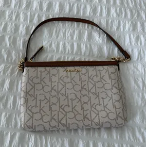 Calvin Klein Shoulder Bag thumbnail 1