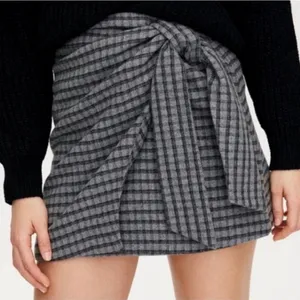 Wilfred Aritzia Wrap Front Skirt Sz 4 Plaid Flannel Wool Cashmere‎ Gray Mini Tie thumbnail 1
