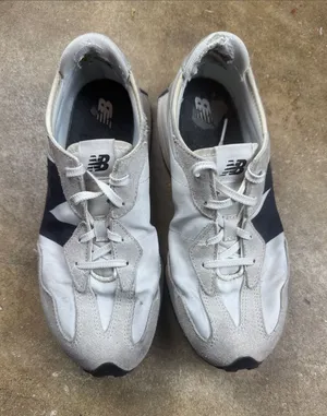 New Balance 327 in Sea Salt/Black Size: Youth 6.5 (Ladies 7.5) thumbnail 1