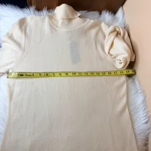 Only Mine Ivory 100% Cashmere Turtleneck Sweater Size Large thumbnail 4
