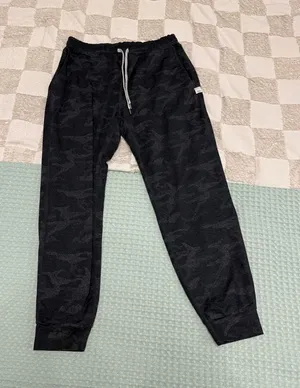 Vuori Performance Jogger Pants Womens Small Black Camo Soft Knit Drawstring thumbnail 1