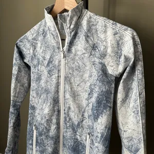 Lululemon Ebb to Train Jacket *Wash White Luna Size 2 EUC thumbnail 3