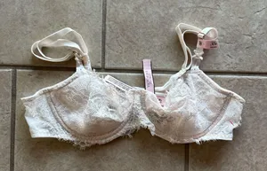 Victoria's Secret Lace Bra thumbnail 1