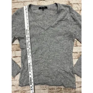 Saks Fifth avenue Sweater M‎ Gray v neck cashmere long sleeve Light Weight thumbnail 6
