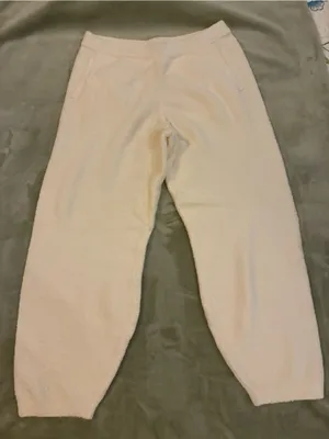 Women’s Gap Brand Cozy Cream Plush Jogger Pants with Pockets Size Medium Petite thumbnail 1