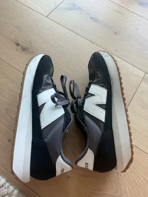 New balance shoes  thumbnail 3