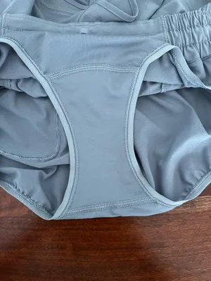 Lululemon Hotty Hot 2.5" Shorts thumbnail 5