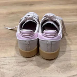 Adidas Sambas Size 7.5 women’s thumbnail 3