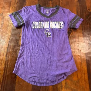 Campus Lifestyle Colorado Rockies MLB Purple V-Neck Graphic T-Shirt Womens Small thumbnail 1
