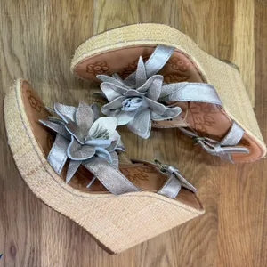 Born Metallic Flower Embellished Wedge Sandals Women's 6 Open Toe 4" Heel thumbnail 8
