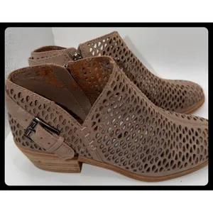 Vince Camuto Phandra Ankle Booties Womens 7.5 Brown Laser Cut Buckle Boot thumbnail 4