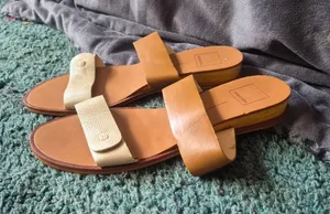 Dolce Vita Tan Open Toe Sandals 8.5 thumbnail 1