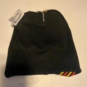 Harry Potter Hogwarts Crest Logo Spell Out Knit Cuff Pom Beanie Hat Cap thumbnail 6