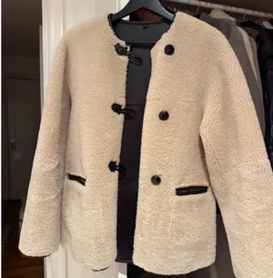 Mango Cream Faux fur-effect coat with appliqués thumbnail 4