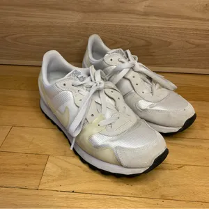 Nike Women's V-Love O.X. Cream & White Sneakers - Size 8 thumbnail 2