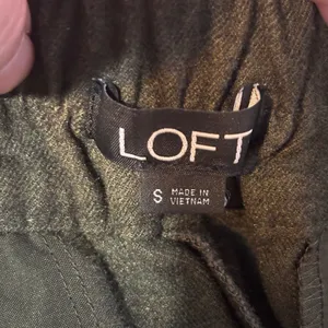 LOFT Womens Tapered Pants S Olive Green Pleated Elastic Back Dark Academia Pants thumbnail 6