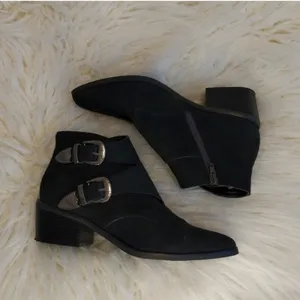 EUC Black Suede Thalia Western Pointed Toe Booties Silver Buckle Women's Size 9 thumbnail 5