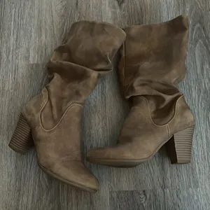 Francesca’s Tan Slouchy Heeled Boots Size 6 Medium thumbnail 9