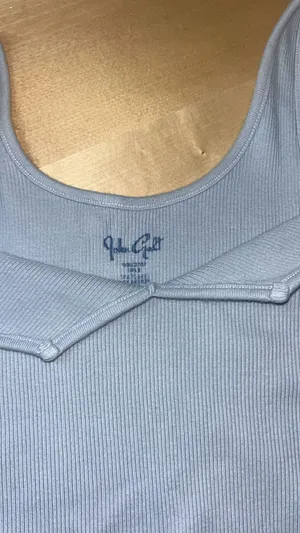 Brandy Melville Tank Jon Galt thumbnail 2