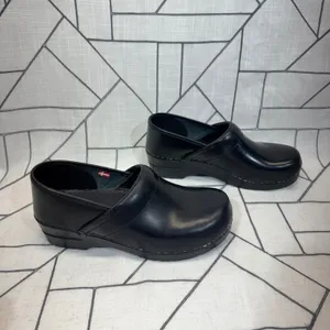 Sanita Professional Clogs‎ Size 40 Black Leather Slip On Comfort Shoes thumbnail 2