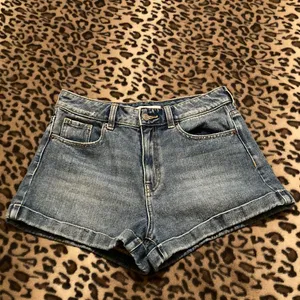 EUC PACSUN Shorts PacSun Janis Blue Denim Mom Shorts Women’s Size 28 thumbnail 1