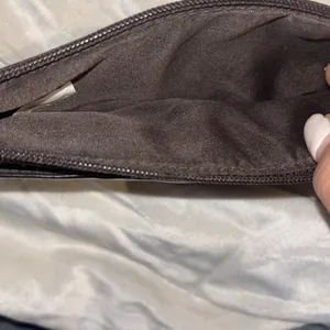 Source Unknown BROWN FAUX LEATHER WRISTLET ONE ZIP POCKET ON OUTSIDE AND FULL ZIPPER CLOSURE thumbnail 5