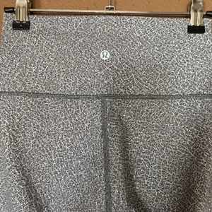 Lululemon Wunder Under High-Rise Crop 21 Grey White Crackle Print Leggings 4 thumbnail 4