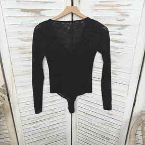 INTIMATELY FREE PEOPLE Women's Size XS Black V Neck Lace Bodysuit Top Vampy Goth thumbnail 11