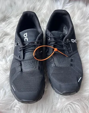On cloud women’s size 8 black sneakers running cloud 6 thumbnail 1