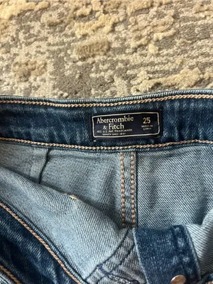 NWT Abercrombie & Fitch Blue Denim Frayed Hem Button Down Skirt Size 25 thumbnail 5