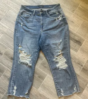 Judy Blue Cropped Straight Leg Jeans Medium Wash Distressed Women’s Size 16 thumbnail 1