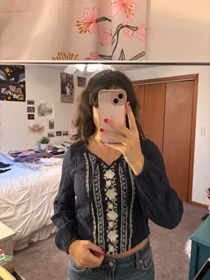 Hollister V-Neck Top Long Sleeve thumbnail 2