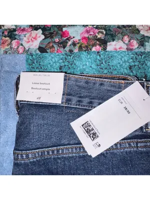 H&M NWT $59 Woman’s W28 L30 Loose Bootcut Blue Denim Jeans Size 28/30 thumbnail 4